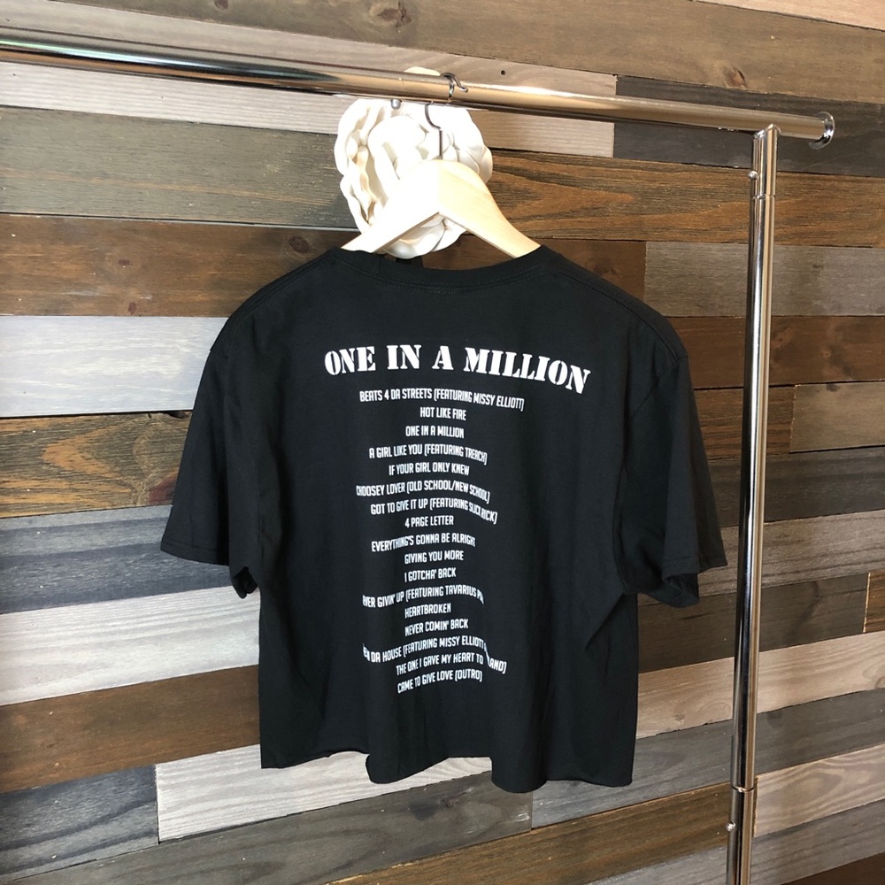 Aaliyah Cropped Tour Band Tee - Picture 2 of 4